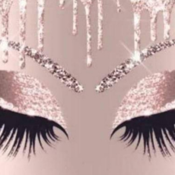 Meet your Posher, Evy - Picture 2 of 3